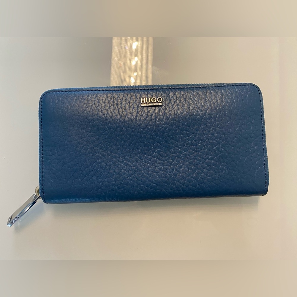 HUGO ziparound Pebbled Blue Wallet NWOT